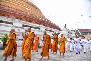 พุทธศาสนิกชนชาวจังหวัดนครปฐมร่วมพิธีบำเพ็ญกุศลและเวียนเทียนประทักษิณรอบองค์พระปฐมเจดีย์เนื่องในวันมาฆบูชา ประจำปี 2563