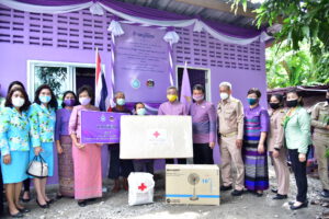 กรมการพัฒนาชุมชน จับมือ สภาสตรีแห่งชาติฯ มอบบ้านอยู่ดีมีสุขให้ผู้ยากไร้ 2 รายใน จ.นครปฐมได้มีบ้านถูกสุขลักษณะอาศัย เพื่อถวายพระราชกุศล เนื่องในวันคล้ายวันพระราชสมภพ สมเด็จพระบรมราชินี