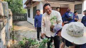 พช.ลพบุรี น้อมนำแนวพระราชดำดิสมเด็จพระกนิษฐาธิราชเจ้า กรมสมเด็จพระเทพรัตนราชสุดาฯ สยามบรมราชกุมานร ปลูกผักสวนครัว สร้างความมั่นคงทางอาหาร รอบ 2 ณ บ้านพักพัฒนาการจังหวัดลพบุรี "ผู้นำต้นแบบตัวอย่างที่เป็นจริง"